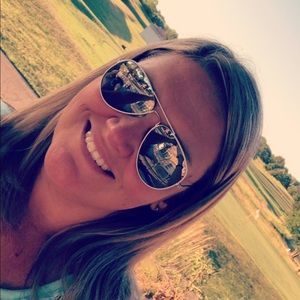 Meet your Posher, Dana